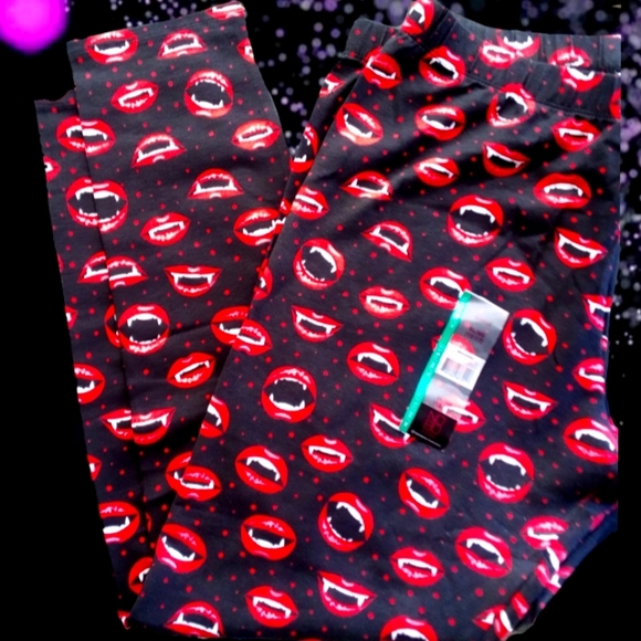 XL or 15 - 17 VAMPIRE LIPS FANGS POLKA DOTS LEGGINGS Halloween goth love bite - Picture 1 of 11